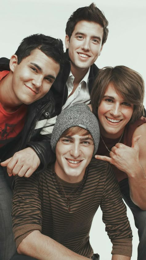 Kendall Big Time Rush, Kendall Btr, Big Time Rush Wallpaper, Concert Signs, Rush Concert, Carlos Penavega, Rush Band, Logan Henderson, James Maslow