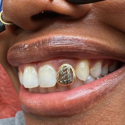 ✨14k Gold “J” Cap ✨ www.FineAssFronts.com Gold Teeth Grills, Gold Grills, Teeth Grills, Grillz Teeth, Teeth Caps, Gold Grill, Tooth Gems, Grills Teeth, Family Jewelry