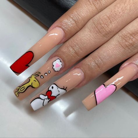 Character Nail Art Acrylic, Character Nail Art Valentines, Valentines Nails Cartoon, Valentines Nails Characters, Cartoon Acrylic Nail Designs, Snoopy Acrylic Nails, Snoopy Valentines Day Nails, Character Valentines Nails, Disney Valentine Nails