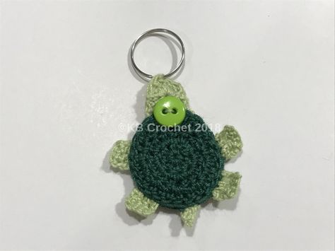 Turtle Quarter Keeper- Free Pattern for Aldi’s Shoppers | KB Crochet Crochet Turtles, Quarter Keeper, Crochet Ornament Patterns, Keychain Purse, Crochet Keychain Pattern, Crochet Turtle, Crochet Ornaments, Ornament Tutorial, Crochet Keychain