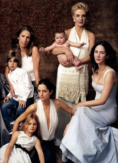 Annie Leibovitz Photography, Mark D Sikes, Mothers And Daughters, Annie Leibovitz, Forever Young, Mothers Love, Carolina Herrera, Family Portrait, Fashion Mode