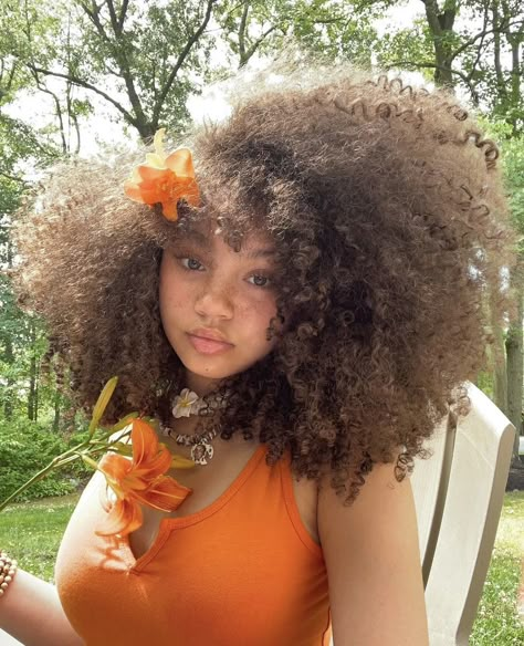 Pic Profile, Hair Orange, Selfie Pose, Moodboard Inspo, Beautiful Curly Hair, Pose Idea, Summer Nature, Curly Hair Inspiration, Hair Growth Tips