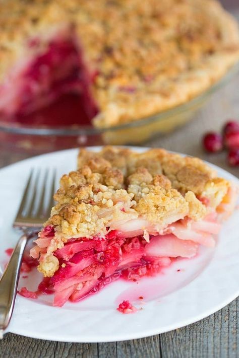 Cranberry-Ginger Pear Pie by @browneyedbaker :: www.browneyedbaker.com Cranberry Pear Pie, Cranberry Pecan Pie, Cranberry Dessert Recipes, Cranberry Recipes Dessert, Thanksgiving Pie Recipes, Cranberry Pear, Cranberry Dessert, Pear Pie, Crumble Tart