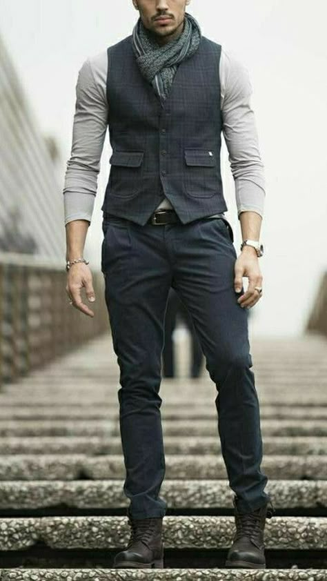 Best Black Outfits, Vest Outfits Men, Mens Vest Fashion, Mens Casual Outfits Summer, Gents Fashion, Style Vest, Mens Fashion Classic, Mens Fashion Classy, Stylish Mens Outfits