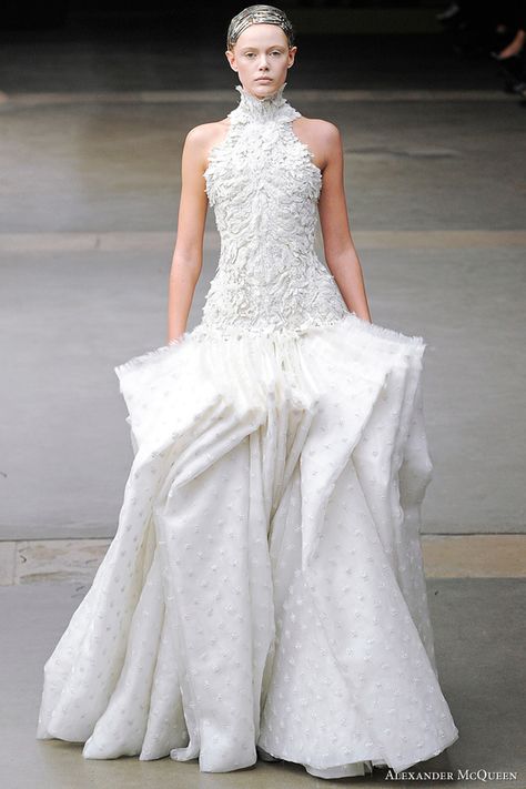 Kate middleton wedding dress by Sarah Burton for Alexander McQueen**. Alexander Mcqueen Wedding Dresses, Kate Middleton Wedding Dress, Alexander Mcqueen Ready To Wear, Middleton Wedding, Frida Gustavsson, Kate Middleton Wedding, Alexander Mcqueen Fashion, Sarah Burton, Cool Winter