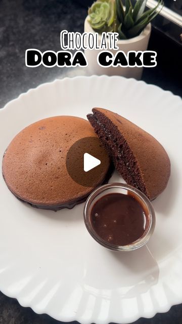 Aishwarya sonvane on Instagram: "Chocolate Dora cakes | Dora cakes    ✅save the recipe and try it later   ✅Recipe details  - For the Dora cake batter  1 cup all purpose flour  1/2 cup icing sugar  1/4th cup coco powder  1/4th cup milk powder  1 tsp coffee powder  1/2 tsp baking soda  Pinch of salt  1 cup milk  Mix everything together and prepare a smooth batter  Now take a nonstick pan and pour equal amount of batter and cook the pancakes on low flame for 1 minute by keeping the lid on  Flip it and again cook it for 1/2 minute Take one pancake and apply some chocolate spread or Nutella and sandwich it with another pancake and your chocolate Dora cakes are ready   I’ve upgraded my kitchen with new 4 burner gas cooktop by @sunshinesuperkitchen  This cooktop has so many features like  ✅sleek Coco Powder Cake Recipe, Milk Powder Recipes Desserts, Dora Theme Cake, Dora Cake Recipe, Chocolate Pancake Recipe, Eggless Cake Recipes, Coffe Mug Cake, Dora Cake, Oreo Biscuits