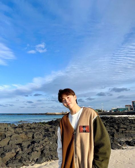 Seventeen Instagram, Sea Wallpaper, Boo Seungkwan, Joshua Hong, Seventeen Wallpapers, Pledis 17, Hd Picture, Pledis Entertainment, Instagram Update