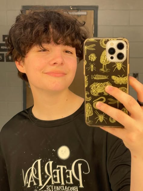 Curly Ftm Haircuts, Indie Boy Hair, Fluffy Permed Hair Boy, Fluffy Transboy Hair, Trans Masc Haircut Fluffy, Short Fluffy Trans Masc Hair, Chubby Boy, Chubby Men Fashion, Ftm Haircuts