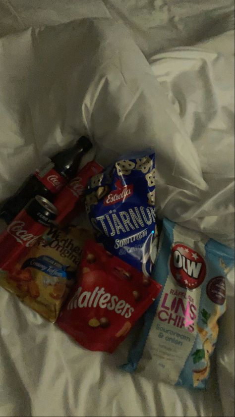 Snacks At Night Aesthetic, Snacks At Night, Snacks Aesthetic, Late Night Snacks, Night Snacks, Black Bedding, Dark Room, Night Aesthetic, Sweet Snacks