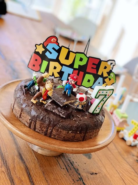 Mario Cake Easy Birthday, Super Mario Birthday Cake Diy, Easy Mario Cakes Birthday, Diy Mario Cake Easy, Easy Super Mario Cake, Super Mario Cake Easy, Simple Mario Cake, Diy Mario Cake, Mario Birthday Party Cake