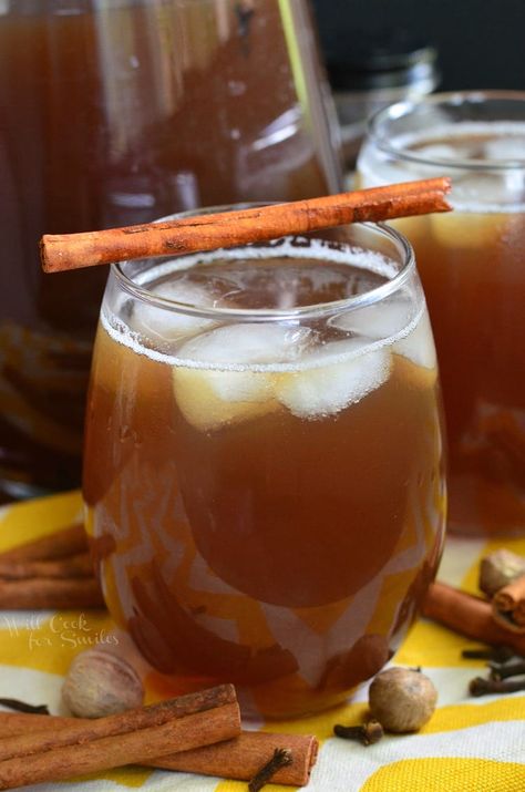 tea in a glass with ice and a cinnamon stick across the top on a yellow and white table clothe with nutmeg, clothes, and cinnamon sticks around it Cider Vodka Cocktail, Cider Martini, Apple Pie Cocktail, The Rum Diary, Apple Cider Mimosa, Spiked Apple Cider, Will Cook For Smiles, Diy Pumpkin Spice, Spicy Cocktail