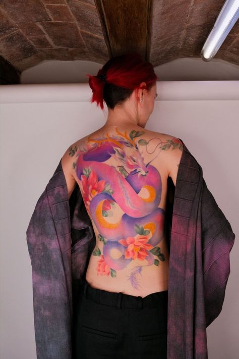 Blossoming Beauty: The Artistic Journey of Svetlana Ehrt | iNKPPL No Tattoo, Black Line Tattoo, Barcelona Tattoo, Basic Tattoos, Becoming A Tattoo Artist, Tattoo Process, Tattoo Expo, Tattoed Women, Delicate Tattoo