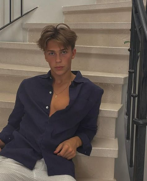 Guys Fits, Wavy Hair Men, Boys Fits, Italy Outfits, Elegant Man, Old Money Style, Inspo Outfit, Stockholm Fashion, Boy Hairstyles