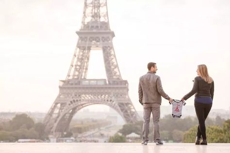 Paris Baby Announcement, Paris Gender Reveal, Paris Maternity Photoshoot, Paris Pregnancy Announcement, Eiffel Tower Family Photoshoot, Pregnant Travel, Effile Tower Couple Pictures, Eiffel Tower Maternity Shoot, Couple Eiffel Tower