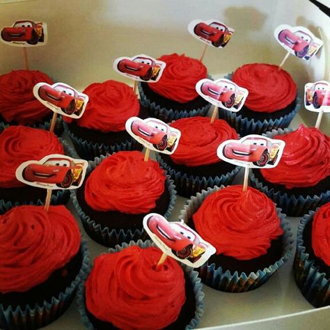 Disney cars cupcakes Cars Birthday Party Cupcakes, Lighting Mcqueen Cupcakes, Lightning Mcqueen Cupcakes, Disney Cars Cupcakes, برق بنزين, Lightning Mcqueen Cake, Cars Cupcakes, Mcqueen Cake, Cars Birthday Cake