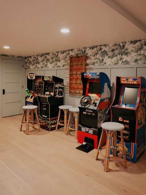 Games Arcade Living Room, Airbnb Game Room, Garage Arcade, Arcade Basement, Pinball Room, Basement Arcade, Nashville Airbnb, Kids Hangout Room, Teen Basement