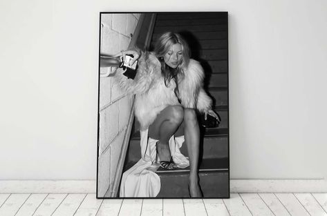 Kate Moss Falling Stairs Poster Black and White Fashion - Etsy UK Kate Moss Poster, Moss Fashion, Black And White Fashion, Beauty Room Decor, Above Bed Decor, Girly Wall Art, Print Black And White, Black And White Canvas, Fashion Wall Art