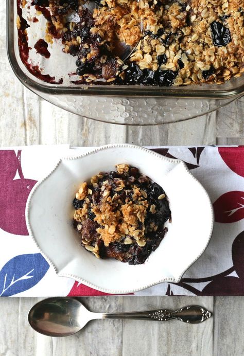 Blue Berry Fig Crumble Fig Crumble, Triple Berry Crisp, Peach Blueberry Crumble, Berry Crisp Recipe, Gluten Free Crisps, Berry Crisp, Peach Blueberry, Oat Crumble, Blueberry Crumble