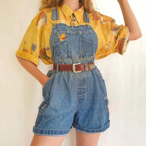 Yellow Summer Outfits, Short Overalls Outfit, Overalls Outfit Aesthetic, Overall Shorts Outfit, Cute Overall Outfits, Overall Outfit, Look Retro, Really Cute Outfits, Character Outfits