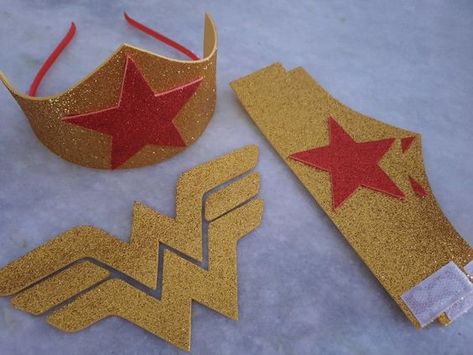 Wonder Woman Costume Diy, Wonder Woman Diy, Girl Superhero Costumes, Diy Superhero Costume, Wonder Woman Birthday Party, Mom Halloween Costumes, Wonder Woman Birthday, Superhero Crafts, Wonder Woman Costume