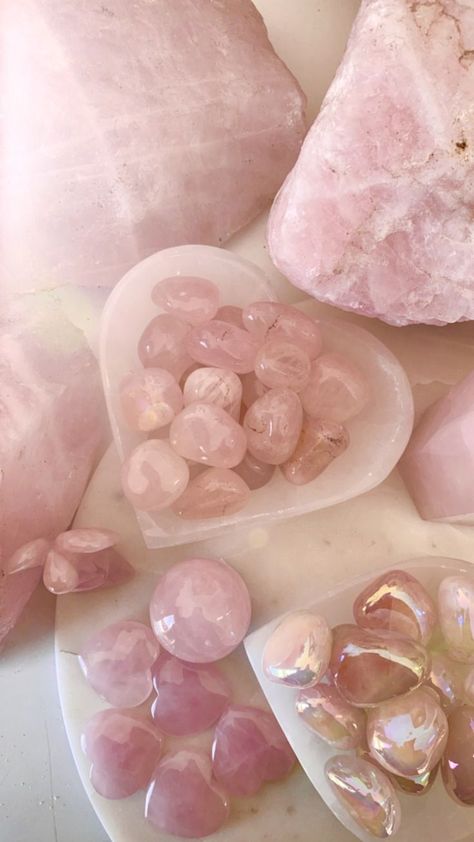 Fionacore Aesthetic, Pink Quartz Aesthetic, Pink Crystal Aesthetic, Rose Quartz Wallpaper, Rose Quartz Aesthetic, Aesthetic Crystals, Crystals Pink, Peaceful Mind, Crystal Vibes