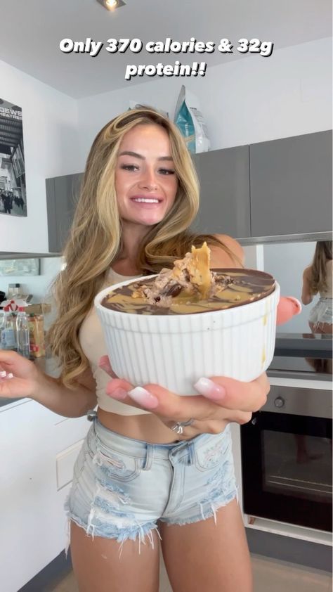 Overnight Oats Reeses, Reeces Cup Overnight Oats, Reese’s Overnight Oats, 50g Protein Breakfast, Pb Cups, Protein Overnight Oats, Macro Meals, Protein Breakfast, Overnight Oats Recipe