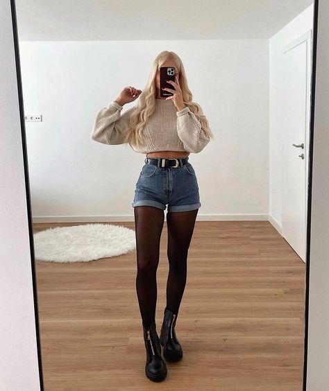 Outfits Leggins, Casual Oufits, Jean Short Outfits, Boots Outfits, Chic Winter Outfits, Shorts Outfits Women, Winter Fashion Outfits Casual, Look Short, Wardrobe Tips