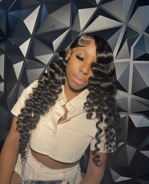 Crimp Side Part, Laces Hairstyle, Body Wave Side Part, Inspo Hairstyles, Wig Installs, Lace Wigs Styles, Teenage Hairstyles, Birthday Style, Relationship Pics