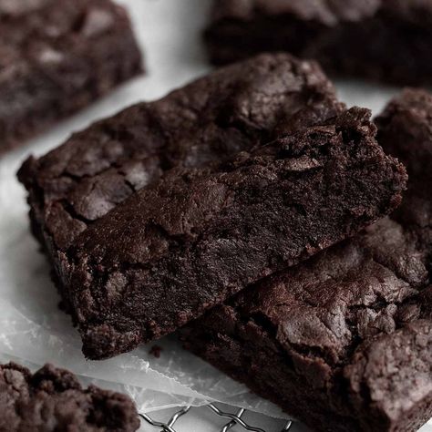 Small Batch Brownies Small Batch Brownies, Eggless Brownies, Gluten Free Fudge, Almond Flour Brownies, Gluten Free Brownies Recipe, Oreo Brownies, Brownie Ingredients, Gluten Free Brownies, Delicious Brownies