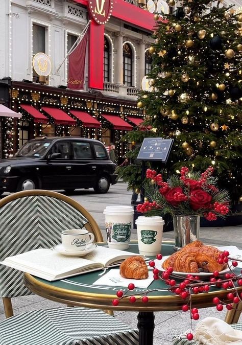 Christmas Dreaming, Nyc Christmas, Christmas In The City, London Aesthetic, London Christmas, Christmas Feeling, Christmas Inspo, Christmas Wonderland, Christmas Travel