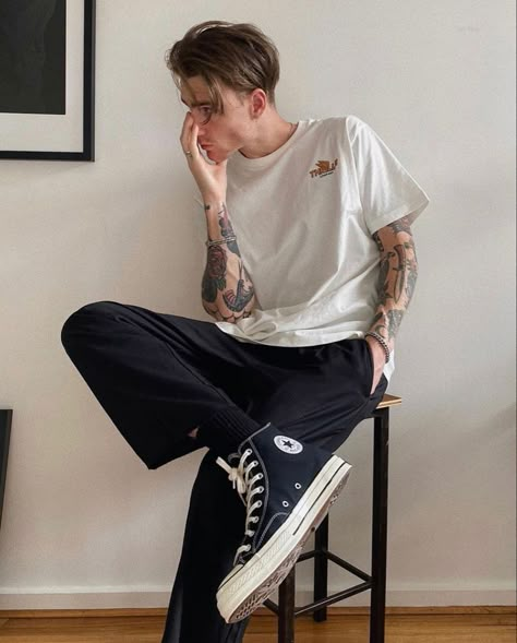 Cdg Converse Outfit Men, Chuck 70 Outfit, Thomas Davenport, Mens Casual Outfits Summer, Mens Trendy Outfits, Foto Tips, Street Style Outfits Men, Outfits With Converse, Mens Outfit Inspiration