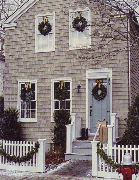 The Apple Market: Advent Calendar : Day 12 Classic Christmas Exterior, English Cottage Christmas Exterior, Victorian Christmas House Exterior, Victorian Home Christmas Exterior, Historic Home Christmas Exterior, Victoria Christmas, 1940s Beach, New England Christmas, Snow Angel