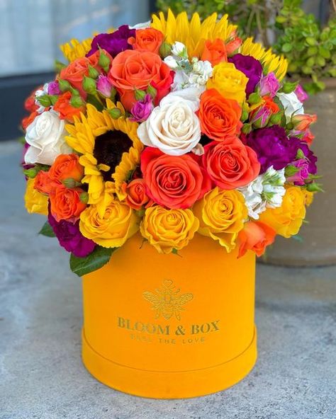 Autumn Flower Bouquet, Birthday Autumn, Birthday Flowers Arrangements, Floral Desing, Sunflowers Roses, Floral Art Arrangements, Luxury Flower Bouquets, E Flowers, Box Flowers