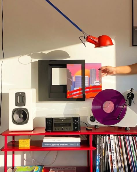 Vinyl Aesthetic Room, Vinyl Setup, Vinyl Frame, Vinyl Aesthetic, Work Space Decor, Minimalist Room, Aesthetic Rooms, Store Design Interior, Eclectic Interior