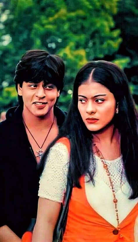 Ddlj Srk Wallpaper, Sharuk Khan And Kajol, Bollywood Couples Wallpaper, Shahrukh Khan Ddlj, Shah Rukh Khan Wallpapers Aesthetic, Kajol And Shahrukh Khan, Most Watched Movies, Srk And Kajol, Srk Kajol