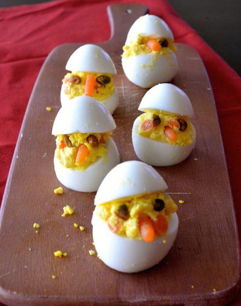 Hard Boiled Egg Chicks Devil Eggs, Paleo Protein Powder, Sugar Eggs For Easter, Egg Hacks, Peeling Hard Boiled Eggs, Chicke Recipes, Hard Boiled Egg, Food Party, Festive Crafts