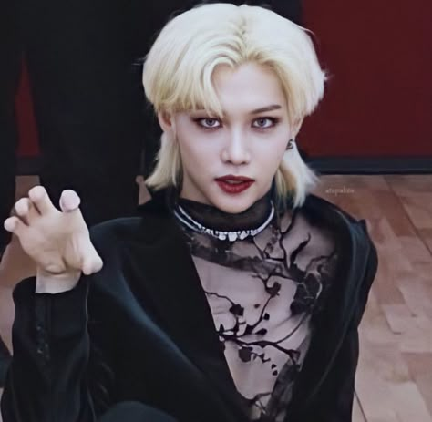 Felix Halloween Costume, Felix Halloween Wallpaper, Felix Halloween Icon, Felix In Elsa Costume, Felix Scary Face, Felix Halloween, Stray Kids Halloween, Felix Lee, New Gods