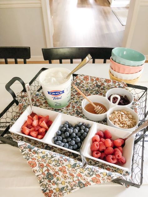 #ad DIY yogurt bar and banana bread recipe with @FAGEUSA #LiveLoveEat #FAGE Diy Yogurt Parfait Bar, Brunch Yogurt Bar, Yogurt Bar Ideas, Yogurt Parfait Bar, Parfait Bar, Diy Yogurt, Brunch Bar, Yogurt Bar, Yogurt Breakfast