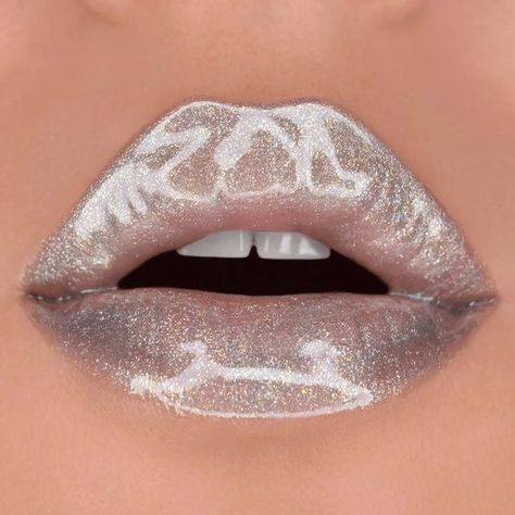 Iridescent Makeup Looks, Holographic Lipstick, Silver Lipstick, Holographic Lips, White Lipstick, Shimmer Lipstick, Lips Art, Punk Makeup, Everyday Makeup Tutorials