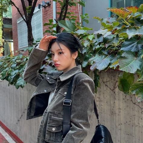 sara lvs yeji💞 on TikTok Yeji Instagram, Mnet Asian Music Awards, Itzy Yeji, Imaginary Friend, Guess Who, Korean Idol, Instagram Update, South Korean Girls, Kpop Girls