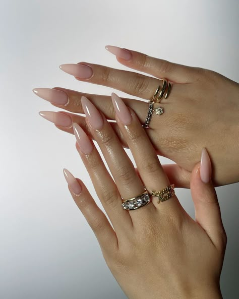 💕✨✨ Rings @zvartiofficial #nailsnailsnails #naildesign #nailaddict #nails2inspire #nailpromote #nials #nailart #nailfashion #nailpolish … | Instagram Manicured Nails, Kutek Disney, Unghie Sfumate, Nagel Tips, Pretty Acrylic Nails, Chic Nails, Artificial Nails, Nude Nails, False Nails