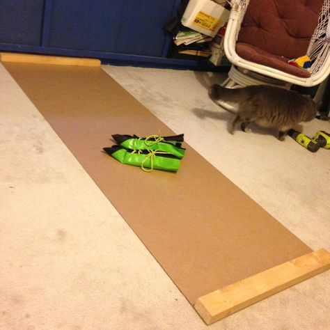 Slide Board diy. For derby cross training Hockey Training Aids, Hockey Diy, Aerobic Workout, Diy Sideboard, Diy Slides, Hockey Party, Goalie Pads, Diy Workout, Diy Home Gym