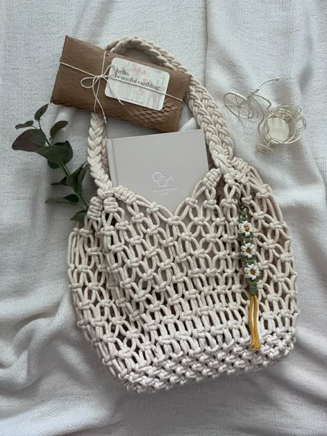 Macrame Beach Bag, Macrame Net Bag, Macrame Net, Diy Beach Bag, Beach Market, Macrame Bags, Bag Macrame, Hanger Diy, Decoupage Art