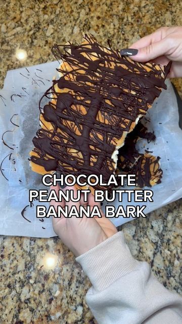 Healthy Organic Desserts, Peanut Butter Bark Recipes, Peanut Butter Chocolate Bark, Peanut Butter Bark, Banana Bark, Peanut Butter Yogurt, Yogurt Snacks, Banana Snacks, Chocolate Covered Bananas