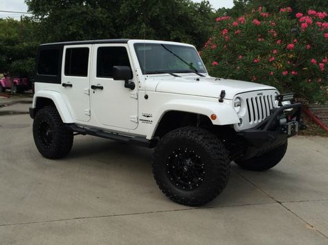 Select Jeeps Custom "15th Anniversary Edition" 2014 White Unlimited Sahara = Super Nice!!!! http://www.selectjeeps.com/inventory/view/7760750?2014+Jeep+Wrangler+Unlimited+4WD+4dr+Sahara+League+City+TX White Jeep Wrangler, Jeep Sahara, Auto Jeep, White Jeep, Cars Jeep, Hors Route, Wrangler Sahara, Jeep Wrangler Sahara, Car Wheels Rims