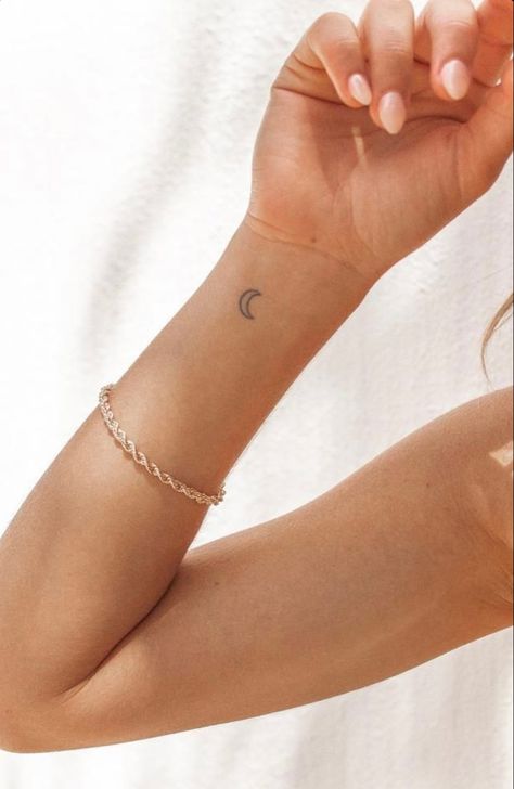 Small Moon Tattoos, Tato Minimal, Petite Tattoos, Cute Tiny Tattoos, Wrist Tattoos For Women, Small Hand Tattoos, Cute Tattoos For Women, Classy Tattoos, Discreet Tattoos