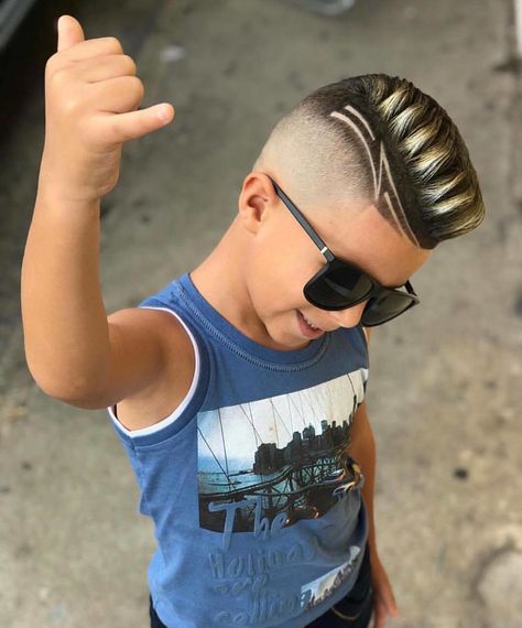 Ideas Haircut, Trendy Mens Haircuts, Pompadour Hairstyle, Undercut Pompadour, Haircut Men, Haircut Designs, Kids Hair Cuts, Super Hair, Faux Hawk