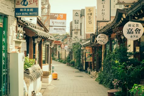 Insadong, Seoul | by stuckinseoul Seoul Photography, South Korea Travel, Korea Travel, Travel South, Seoul Korea, Street Photo, North Korea, Pretty Places, Wonders Of The World