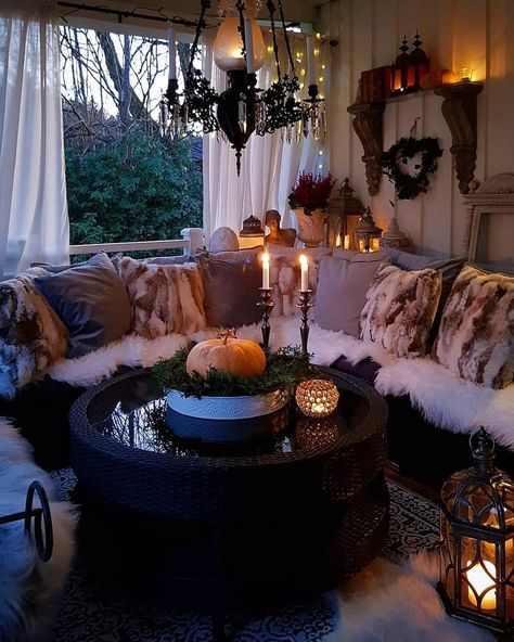 Witch Living Room, Spooky Living Room, Witchy Living Room, Gothic Living Rooms, Candle Light Room, Boho Modern Living Room, Living Room Halloween Decor, Creepy Home Decor, Halloween Living Room Decor