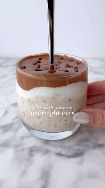 @eatinghealthytoday on Instagram: "Chocolate mousse overnight oats!🍫 (via: @wakeupandkale) Tastes like dessert for breakfast, but are secretly packed with healthier ingredients!👌🏼 Ingredients: 1/2c rolled oats 2/3c almond milk 1tbsp chia seeds 1 scoop vanilla protein 2tsp maple syrup Mousse: 1/4c greek yogurt 2 California Prunes 1tbsp cocoa powder 1tbsp maple syrup 1-2tbsp water Method: 1. combine all ingredients. Then refrigerate 2hrs-overnight to set. 2. for topping: blend together ingredients till smooth, adding 1-2tbsp water till desired texture is reached.  3. when ready to eat, layer oats with greek yogurt, followed by the chocolate mousse. Top with cacao nibs and enjoy! Follow @eatinghealthytoday for more healthy recipes! ✨ ⁣ #overnightoats #oatmeal #oatbowl #healthyparfait # Overnight Oats Chocolate, Oats With Greek Yogurt, Dessert For Breakfast, Overnight Oats Recipe Healthy, Diet Smoothie Recipes, Overnight Oats Recipe, Smoothie Ingredients, Cacao Nibs, Detox Recipes